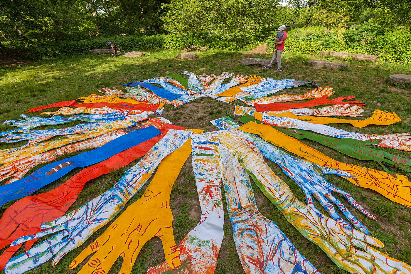 hands-crop-circle-central-park-installation-by-mirena-rhee-detail_03.jpg