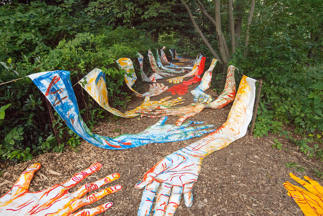 hands-in-strawberry-fields-giant-hands-installation-in-central-park-by-mirena-rhee01.jpg