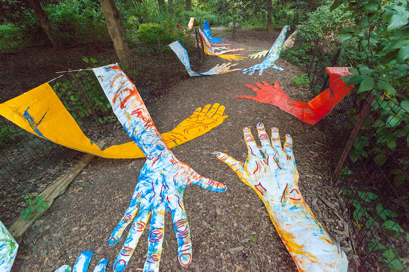 hands-in-strawberry-fields-giant-hands-installation-in-central-park-by-mirena-rhee02.jpg