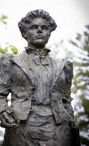 Sculpture of Linda Howard Shaw, by artist Lloyd Radell