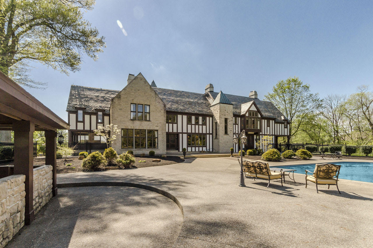 Endless outdoor entertaining space.jpg