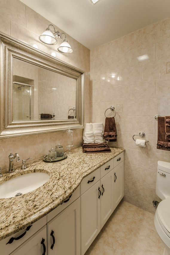 Bedroom 3 full bath.jpg