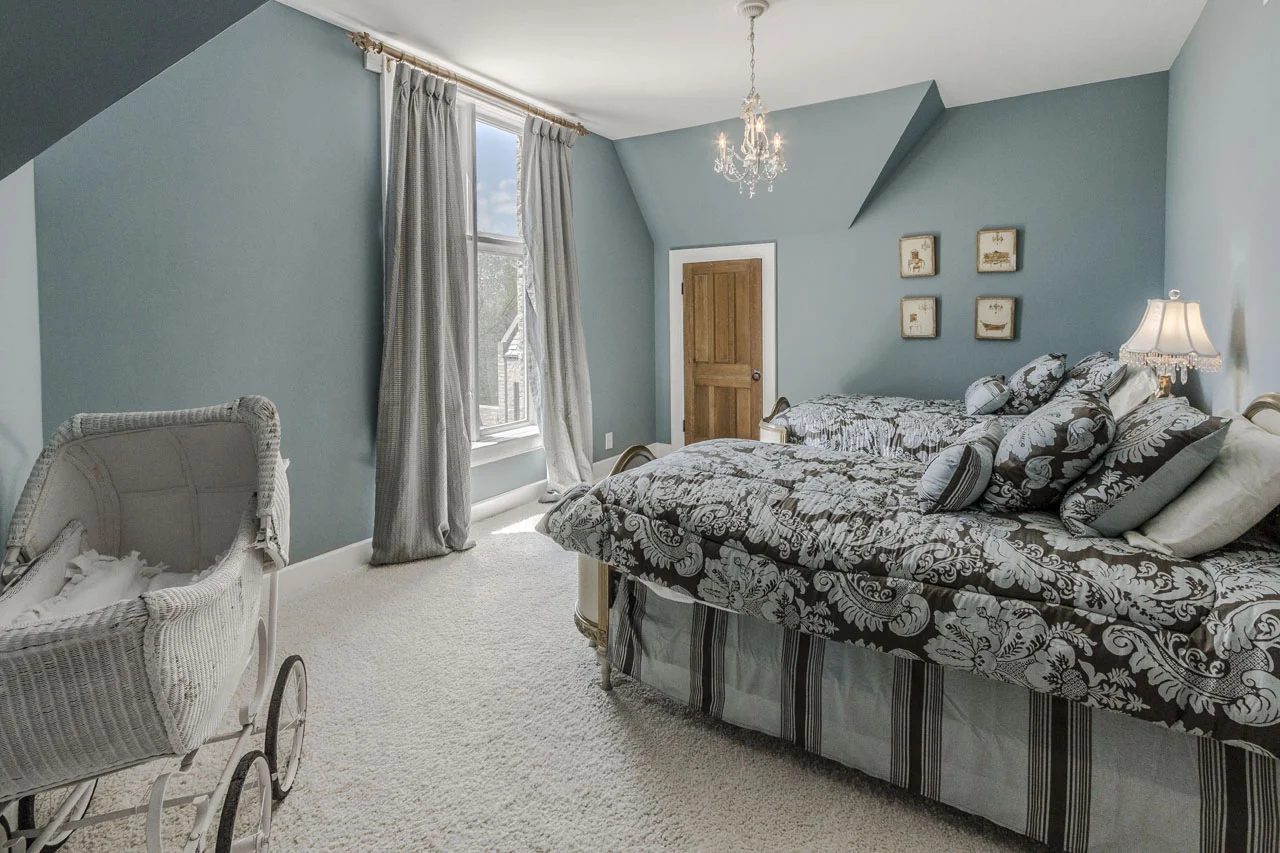 Bedroom 3 with ensuite full bath.jpg