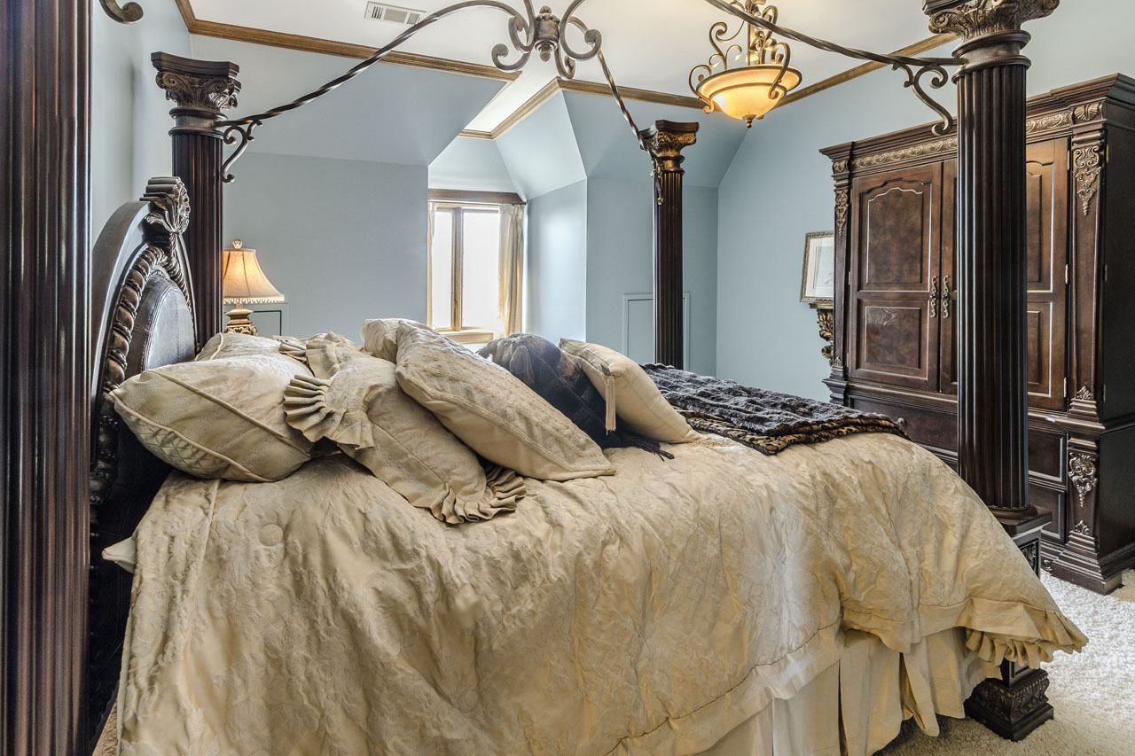 Bedroom 4 with full ensuite bath.jpg
