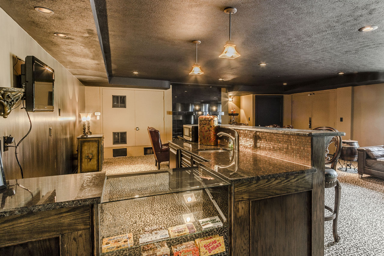 Candy concessions with wetbar.jpg