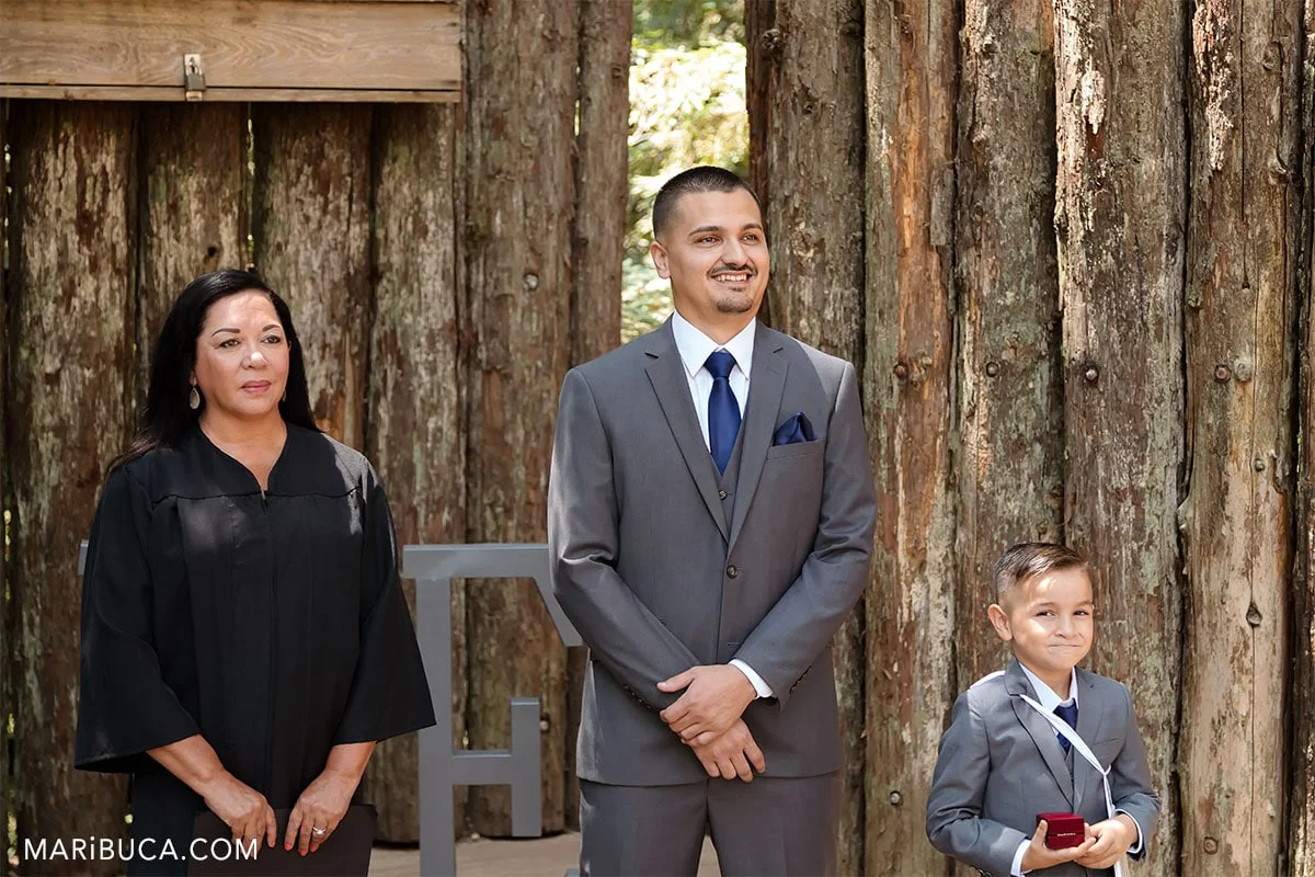 the groom waiting the bride in the watsonville for ceremony