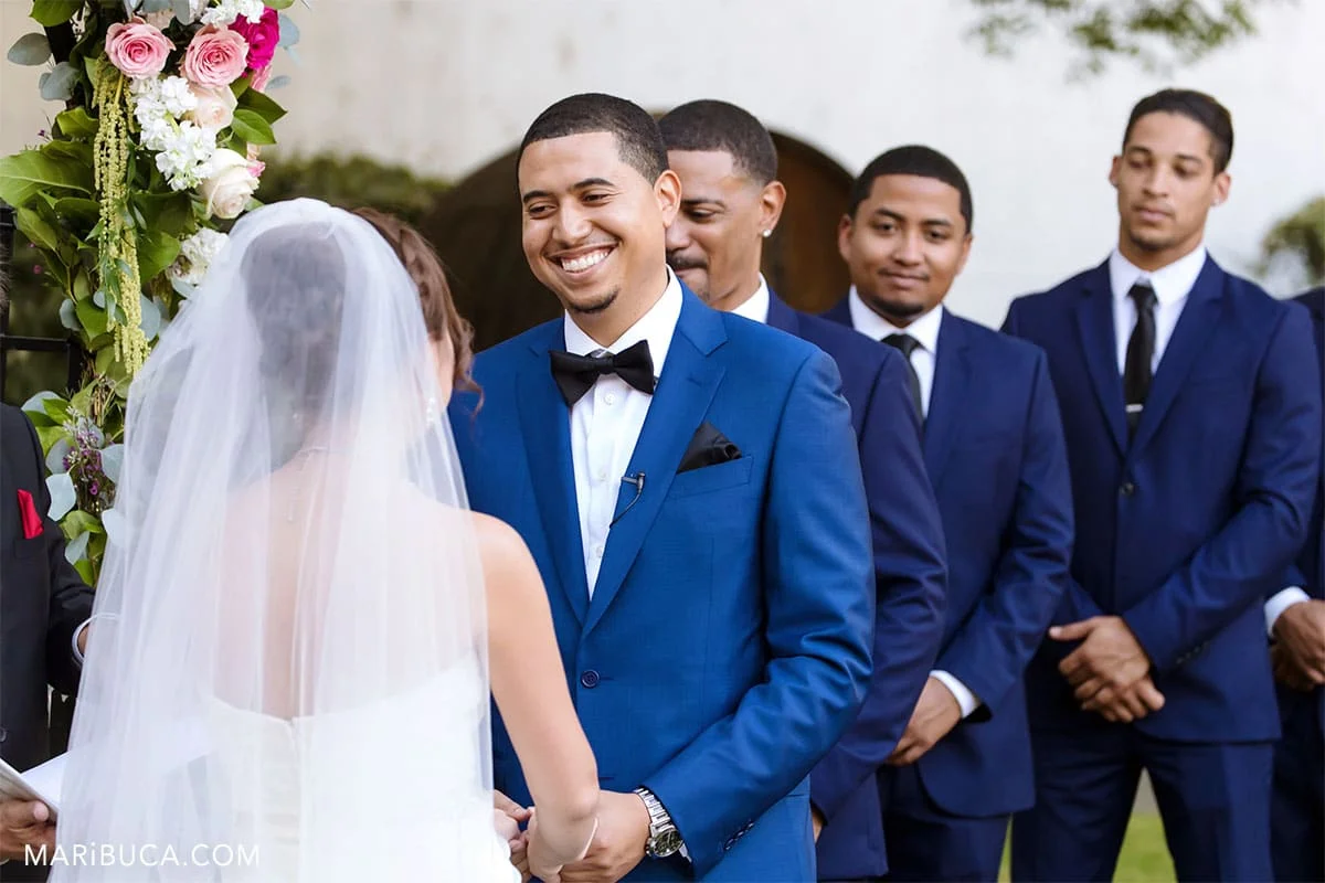 Groom happy about ending the ceremony and he could kiss her adorable wife for the first time in beautiful venue in the Wente Vineyards, CA.
