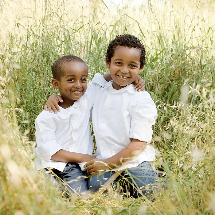 kids-sitting-grass-smile-01s.jpg