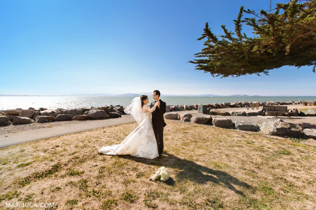 78_77-first-dance-outside-wedding-san-francisco-2.jpg
