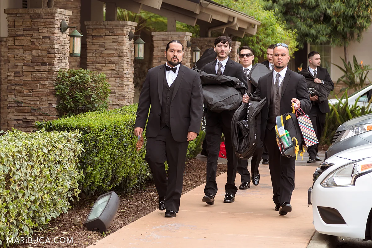 Groom and Groomsmen leaving the hotel and go to the Villa Ragusa Campbell.