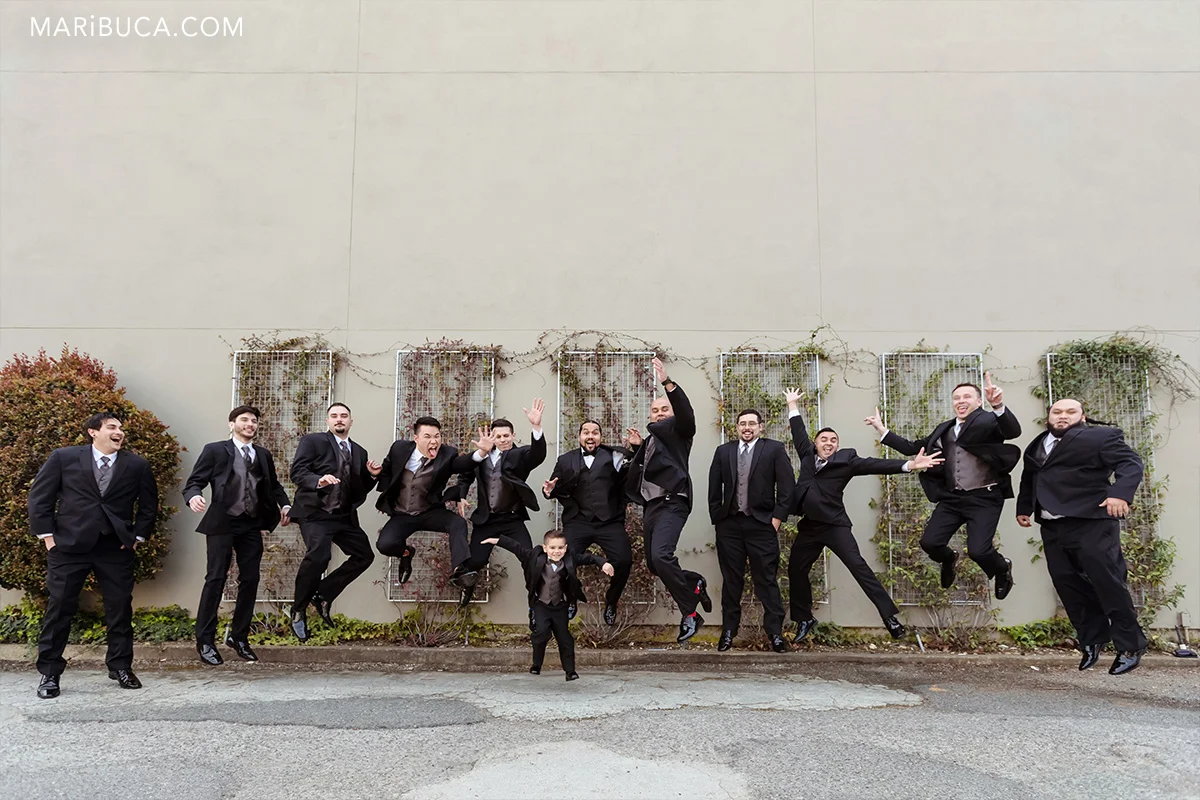 Jump in the The groom posing in the villa ragusa