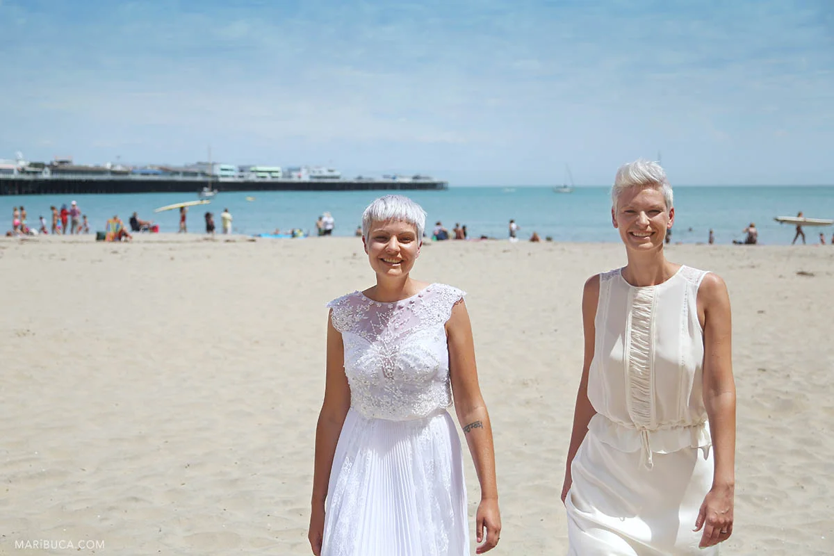 Wedding in the Cowell beach with two happy brides and adorable place and weather.
