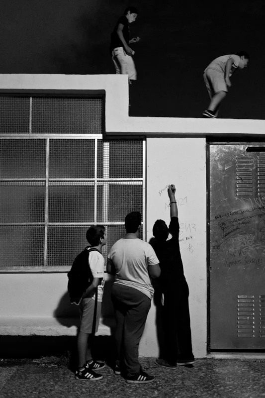 Kids do tagging on the wall, Evelpidon park.