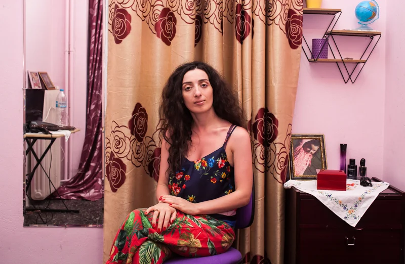 Nona lives in Athens with her daughter.