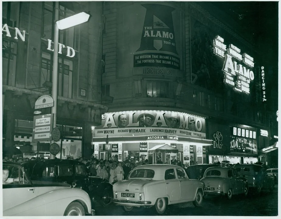F ans line up outside the royal premier of The Alamo (1960) in London, England. Photo courtesy of Charles Kieskalt.