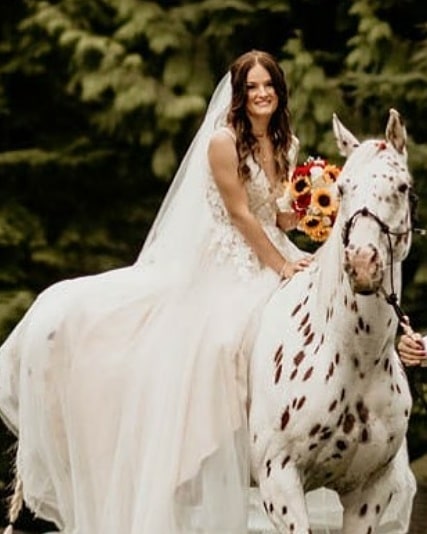 A bride and her horse💖💖