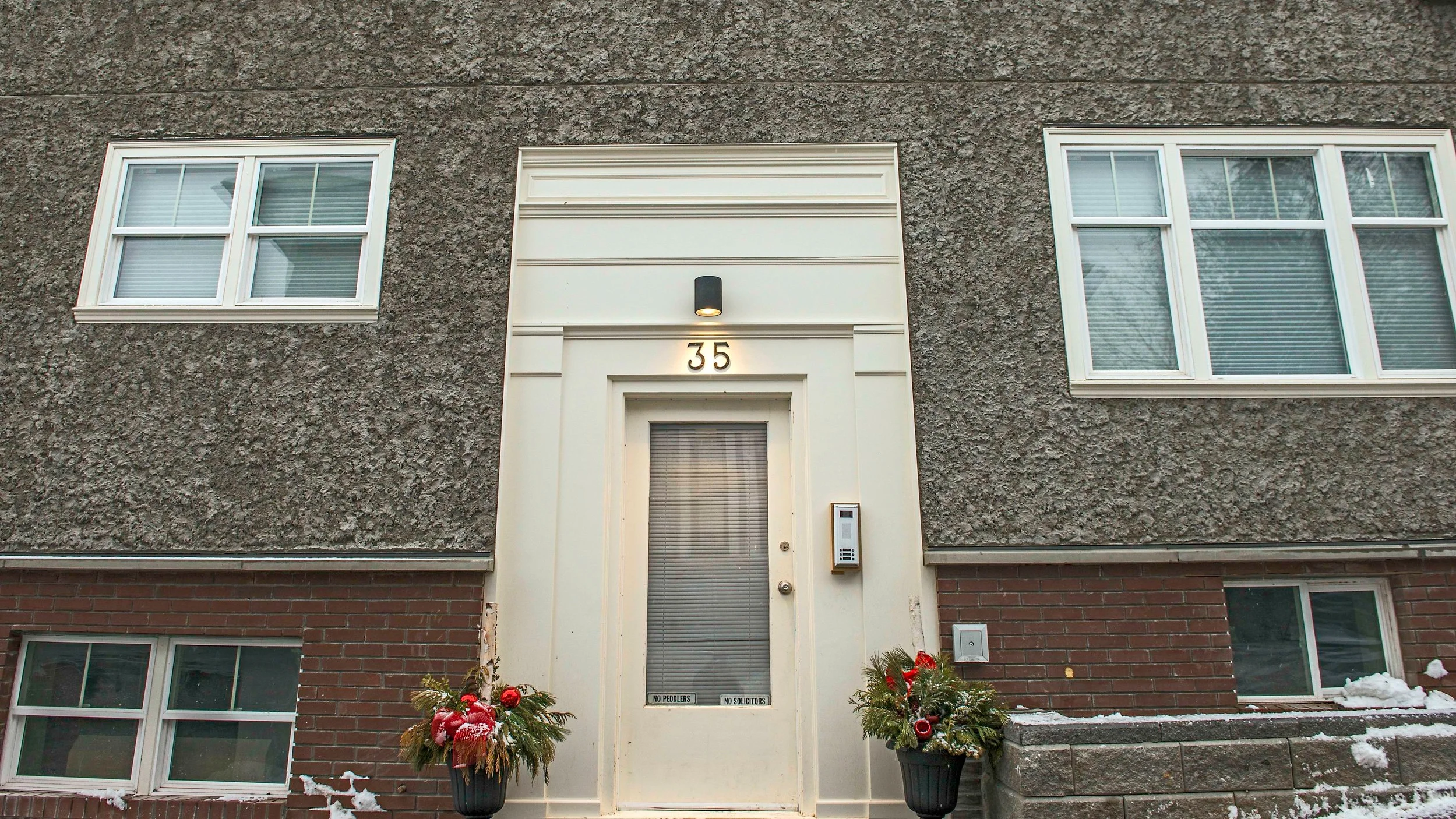 35+W+Seymour_Exterior_Entry.jpg
