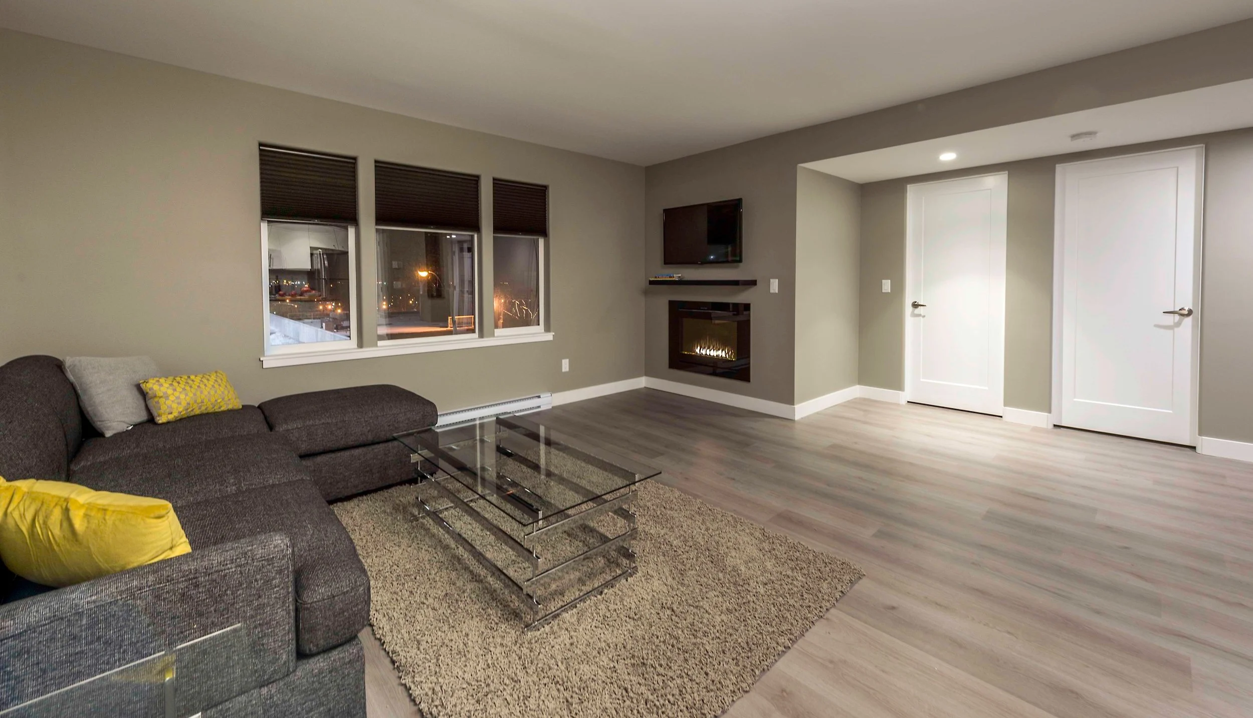 35+W+Seymour_Livingroom2_Window.jpg