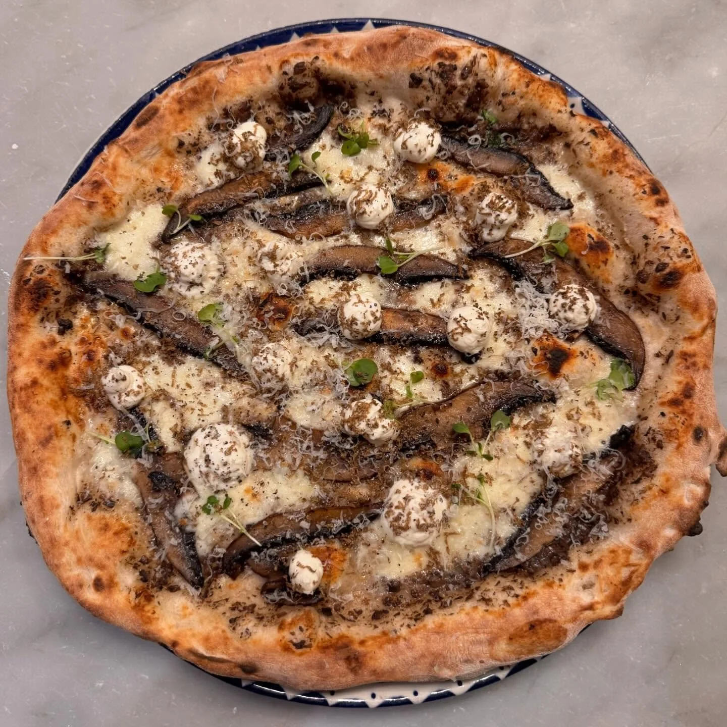 Truffle season is back, and the Tartufata Pizza is a delicacy you won’t want to miss๐ค
Available on the Rossopomodoro menu for a limited time, this pie is bursting with the rich, complex flavor of truffle — from a base of black truffle c