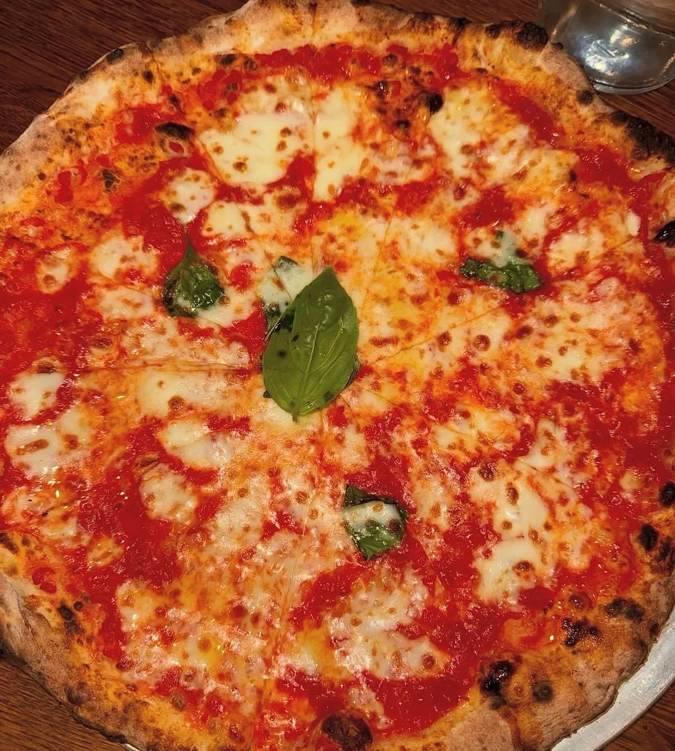 Admit it — you want a pizza this๐
Every piping hot Rossopomodoro pie can be made in the traditional Neapolitan way or “a ruota di carro,” which is wider in size with an extra-thin crust.
...
#RossoPizza #RossopomodoroAmerica #piz