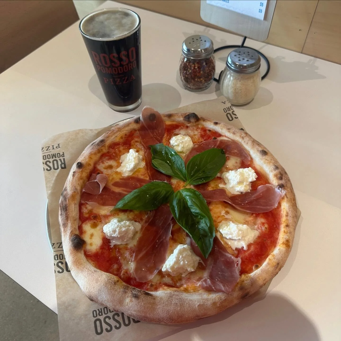 This pairing will ale-ways put a smile on your face๐
The Rosso Pomodoro beverage menu is just as varied as our pizza options — with so many combinations, pay us a visit to try out something new! 
...
#RossoPizza #RossoPizzaUSA #Rossopomodoro