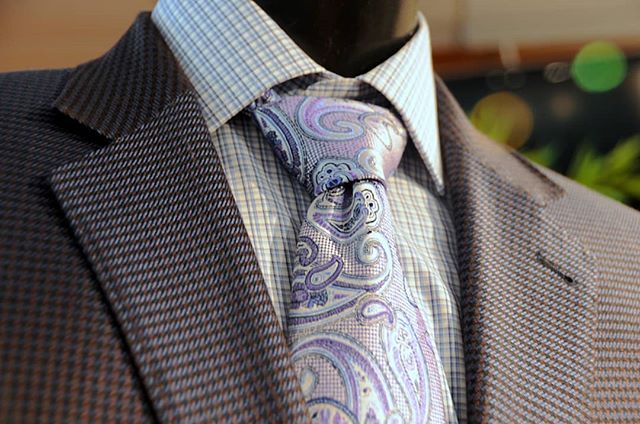 Dress for the season with this crisp looking combination. Suit by @hartschaffner

#suit #menswear #mensfashion #formalwear #tailor #indianapolis #suits #hartshaffnermarx #ties #sportcoat