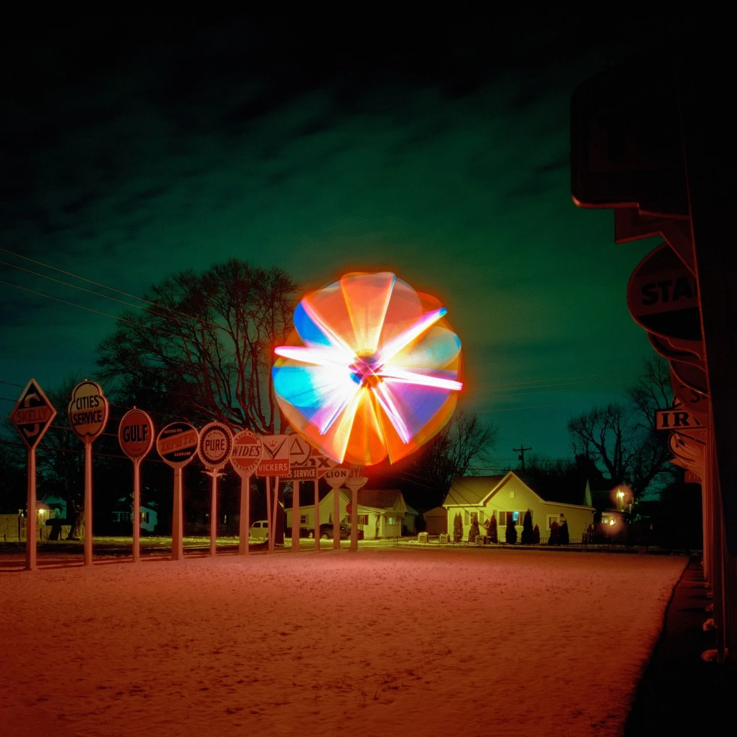 Roto-Sphere No. 160, built in 1964

Of roughly 234 Roto-Spheres ever made, only about 20 survive and four still spin. This one hovered above the Catalina Motel in Lexington KY, and is now preserved in Indiana. ⚛️