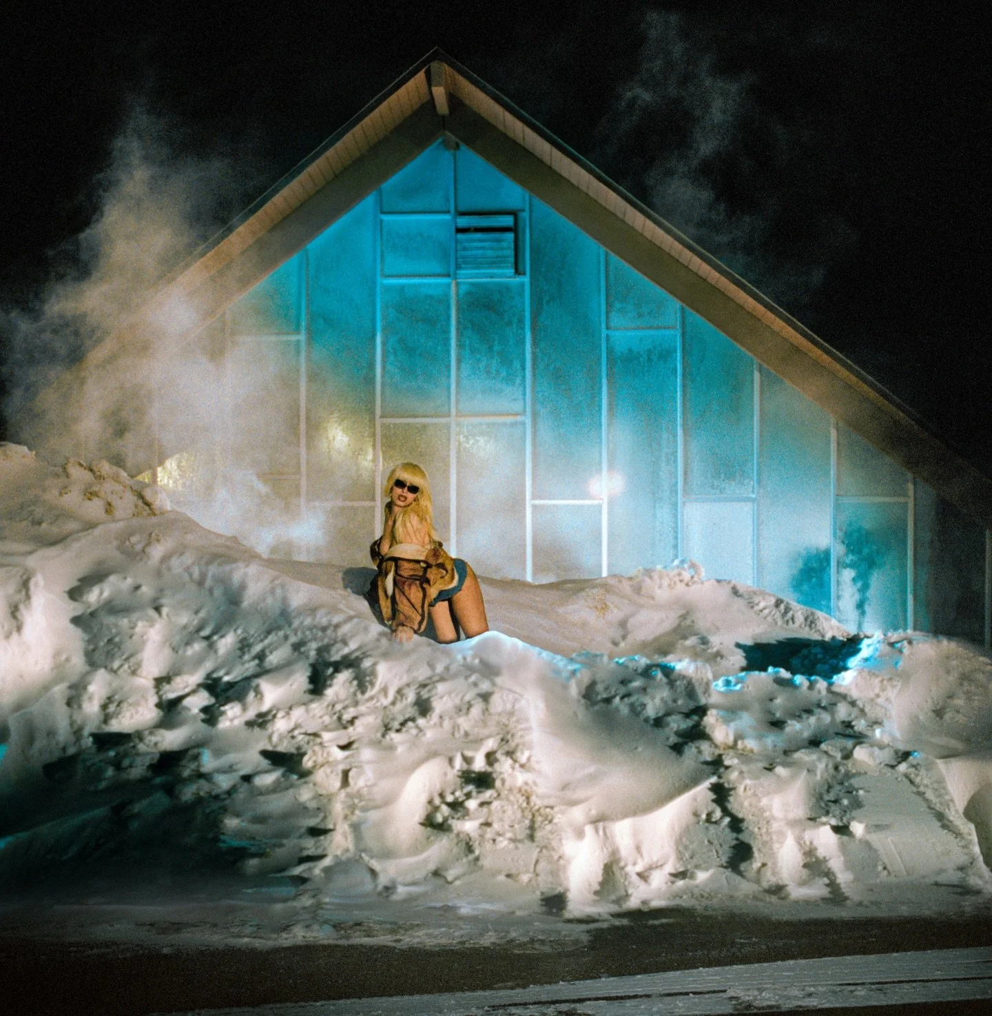 The Chalet

@veraleewestwood wearing @topshelfjewelry 

Lighting / Photo by @isaacjeffreys 

Assisted by @residentevyl