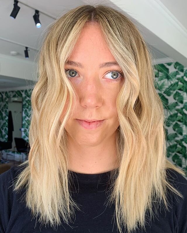 Brightening the life of this stunner yesterday ✨ @alissawankmuller 
Team training with the incredibly talented @michaelkellycolourist 💗 
#sustainableliving #sustainablesalon