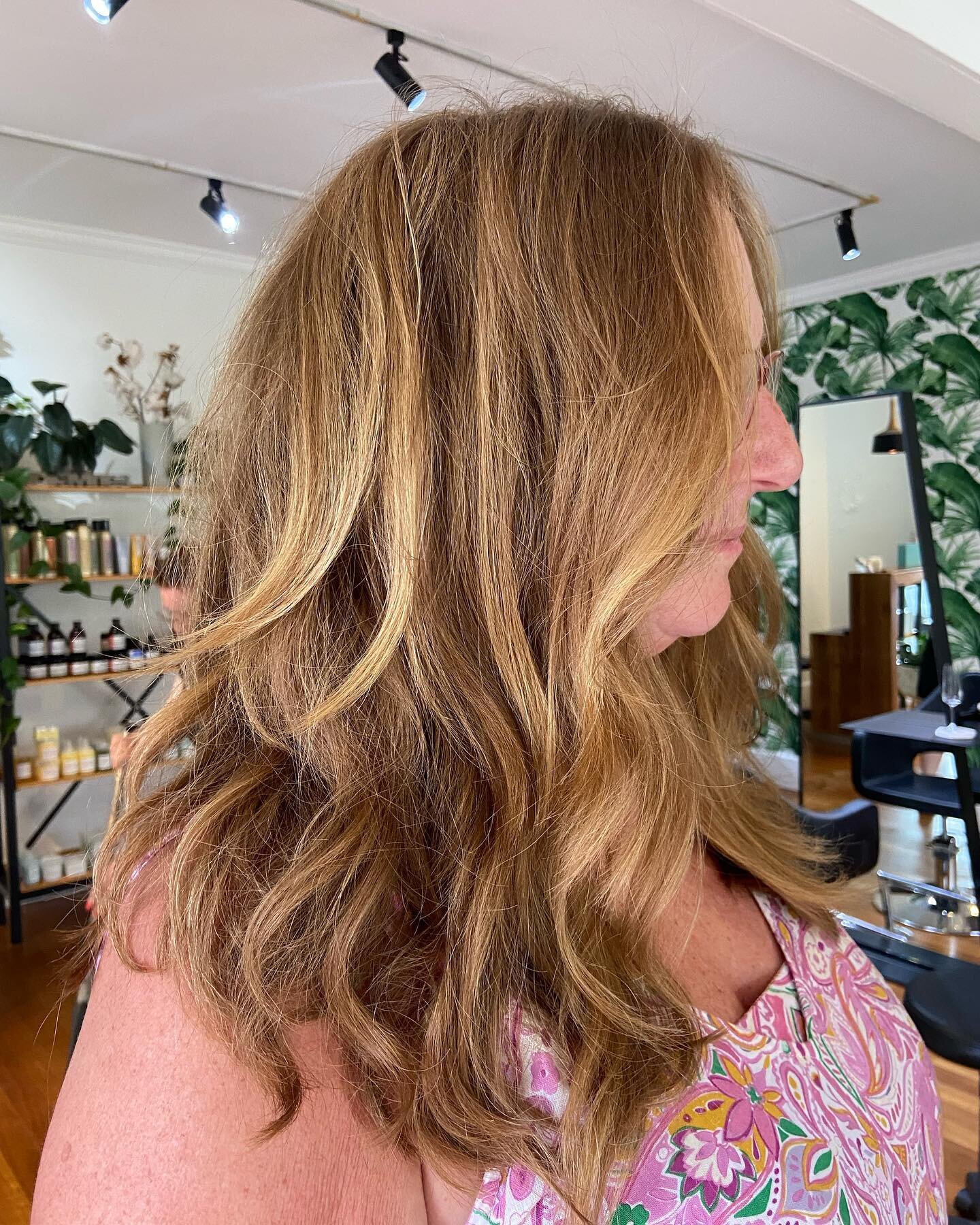 Natural Strawberry hair with that just out of bed finish 🔥 

Cut &amp; finish by @nicinskip

#sustainablesalon #sustainablehairdresser #livedinblonde #balayage #blonde #blondehighlights #newhair #sydneyhairdresser #sydneystylist #sydneycolourist #sy