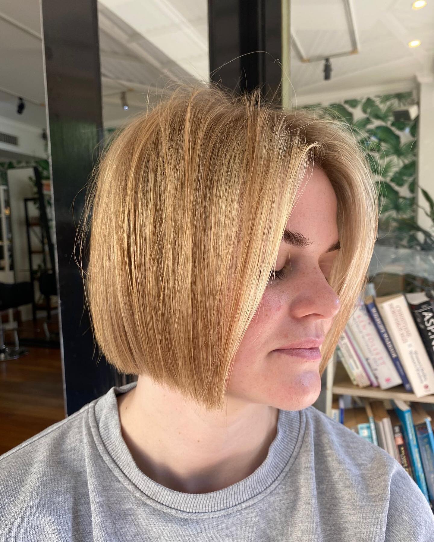 Fresh hair to warm the soul 🌞 

Haircut by @nicinskip, colour and style by @angelica00_mutti 

#sustainablesalon #sustainablehairdresser #sustainableliving #livedinblonde #balayage #blonde #blondehighlights #newhair #sydneyhairdresser #sydneystylist