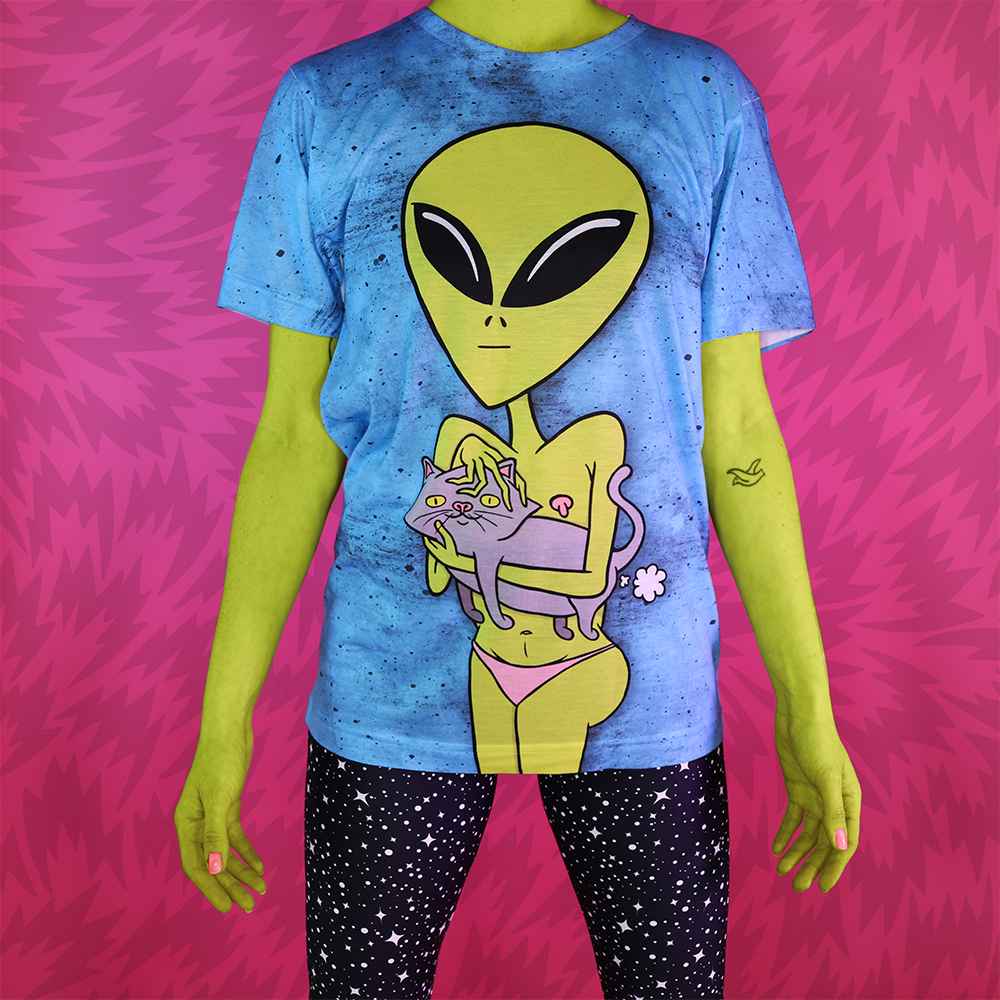 alien-with-farting-cat-shirt.png