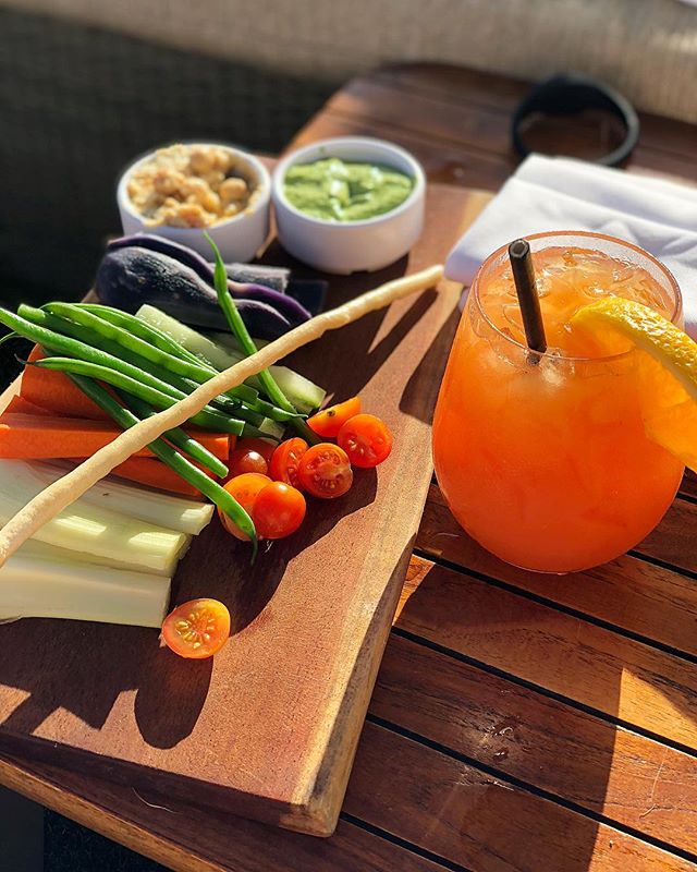 [Eats @ Hotel] Malibu Farms @ Four Seasons Lanai

CUISINE // Farm to Table

VIBE // Poolside

LOCATION // Poolside or Beachfront at Four Seasons Lanai

ON OUR PLATE // Vegetable Crudit&eacute; w/ Hummus &amp; Green Goddess Dressing