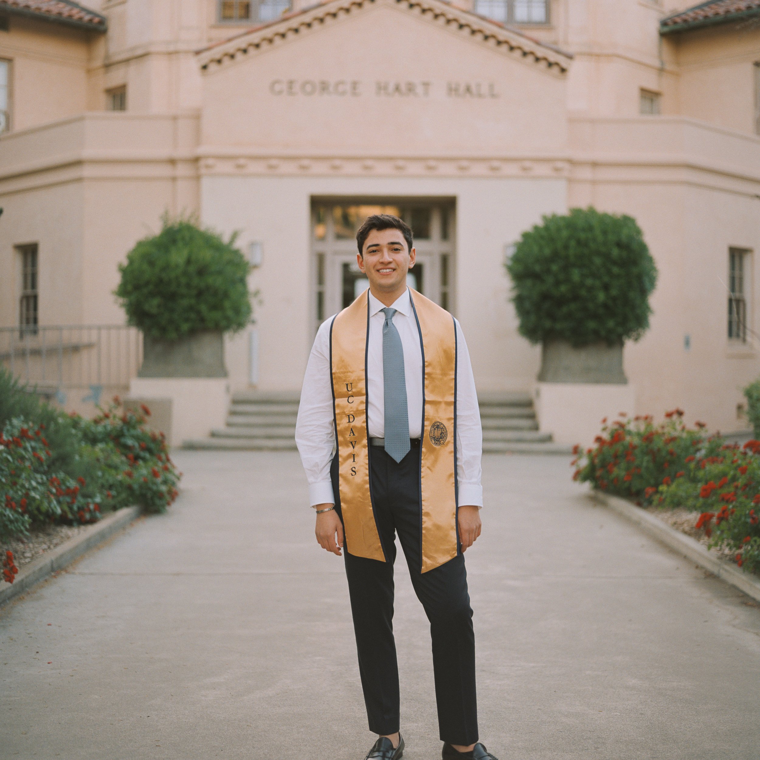 jorge_grad-011.jpg