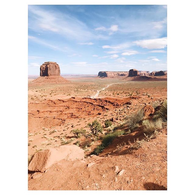 &ldquo;What makes the desert beautiful is that somewhere it hides a well&rdquo; #DryLand #Desertlife #MonumentValley