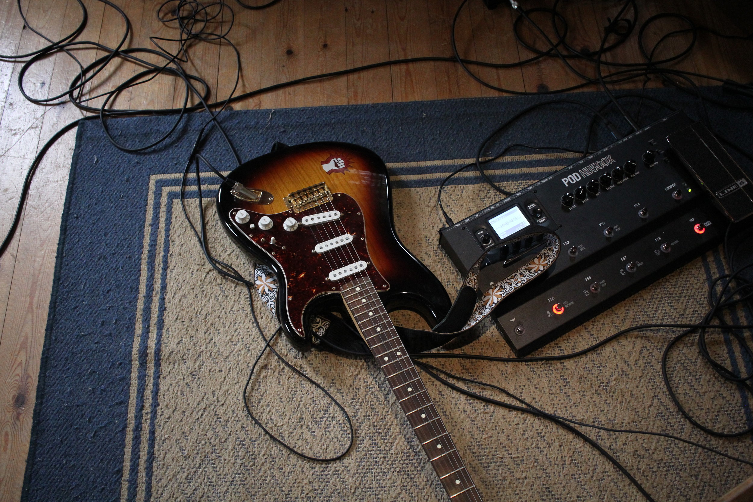 The Nolands versionan 'Allá en los mares'