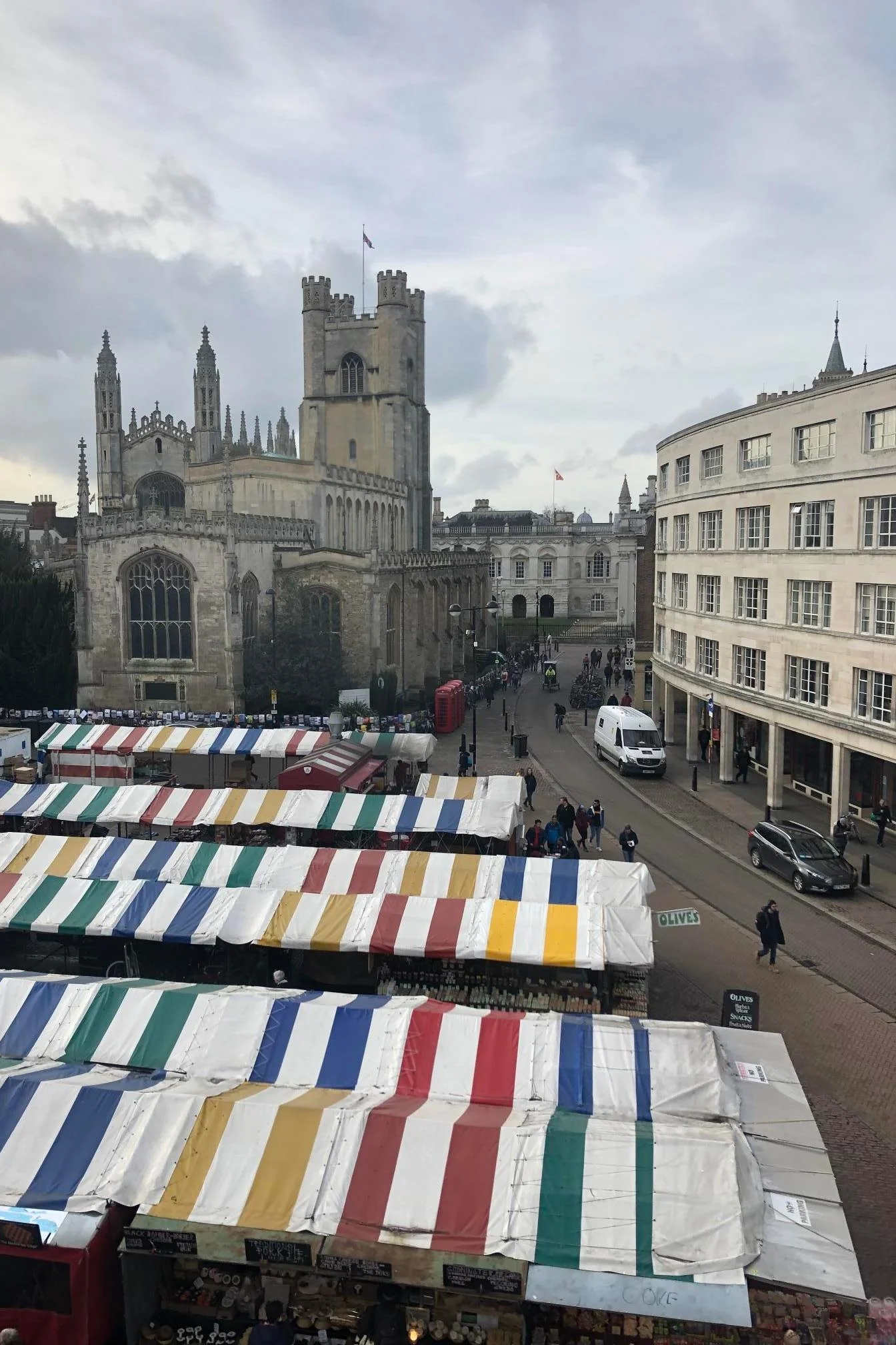 Cambridge market and Great St Mary’s church