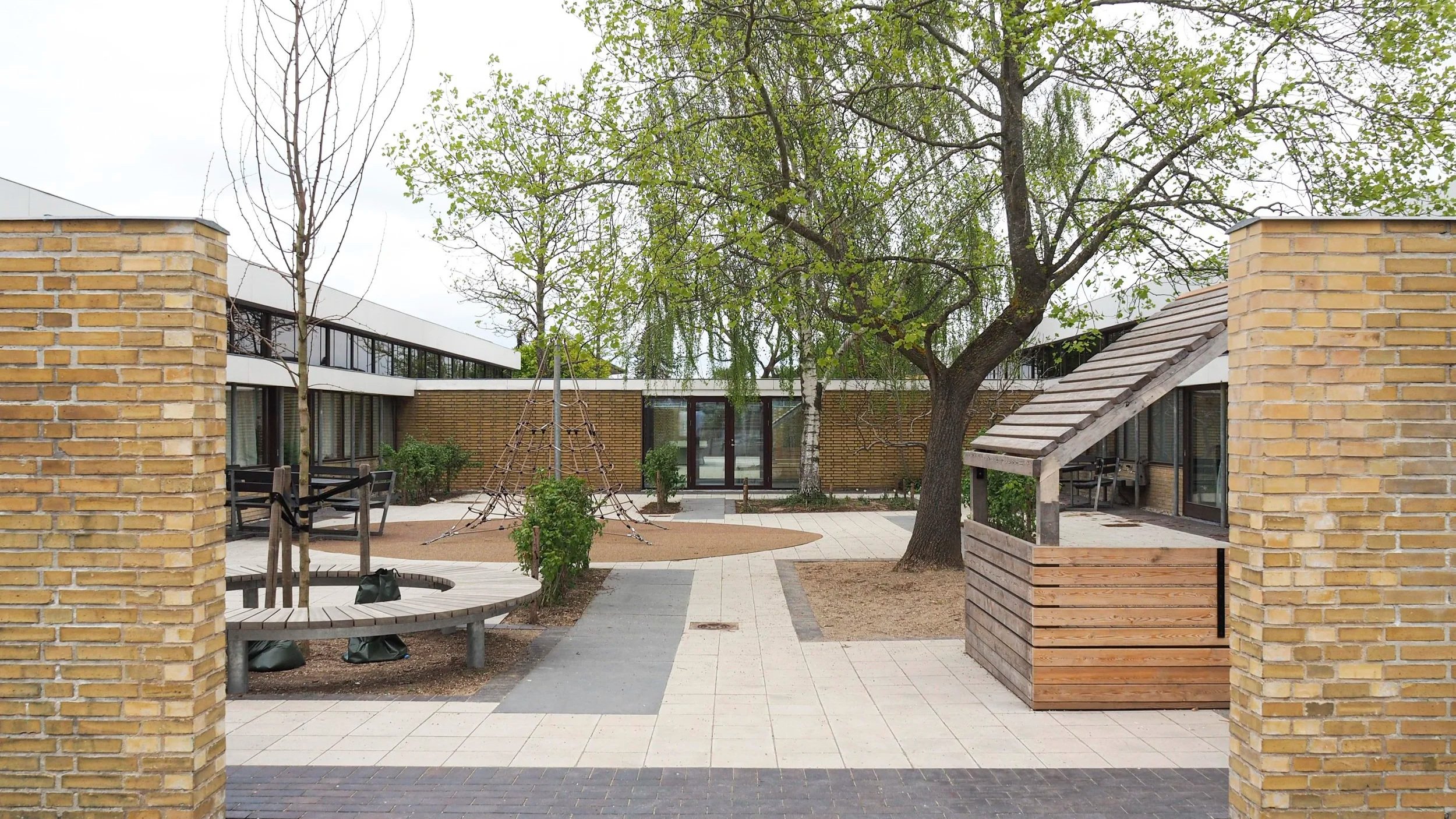 NYAGER SKOLE