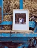 Met ruim 80 bezoekers kan de opening van de foto-expositie van Harry Cock en Marieke Kijk in de Vegte, 7 september op Landgoed Verhildersum in Leens, op zijn minst geslaagd worden genoemd. Lees meer op www.boerderijinbeeld.nl