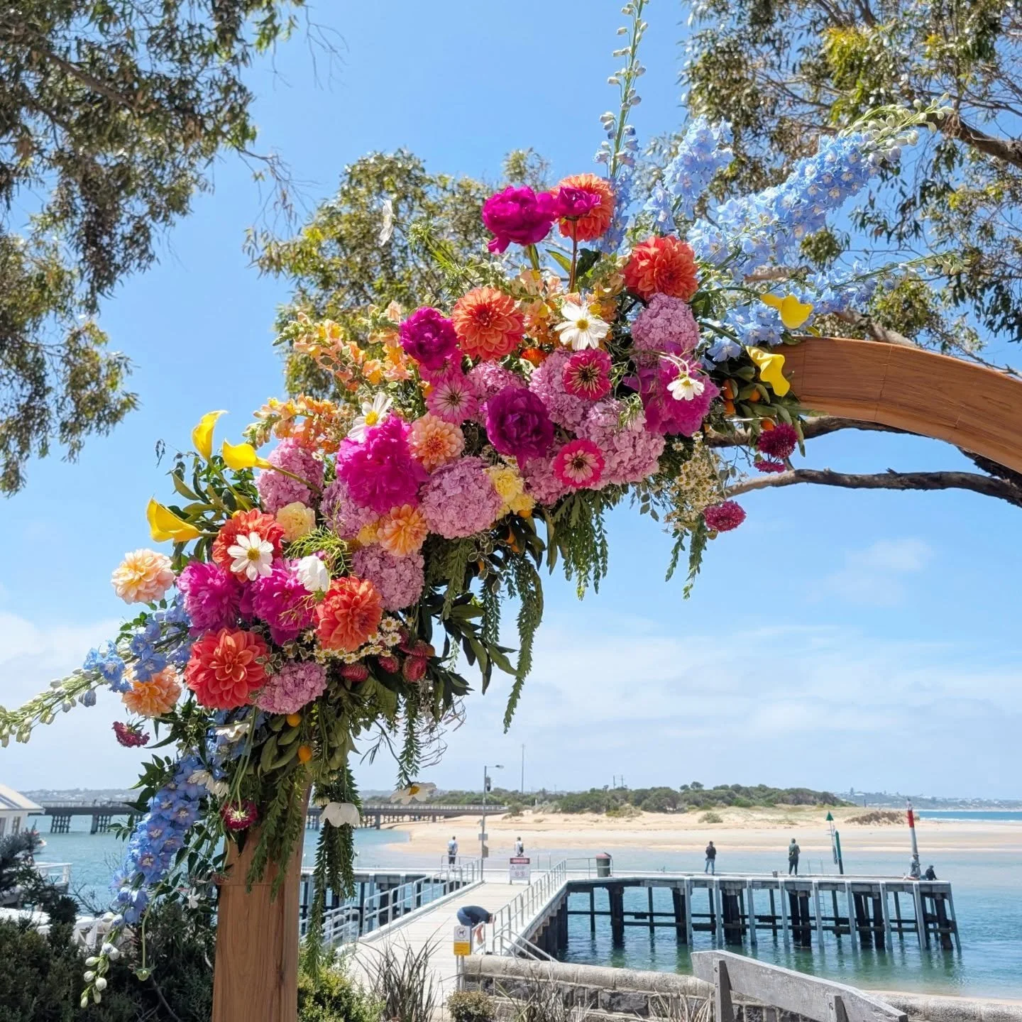 I love listening to the kids playing on the jetty while we set up here. Such a beautiful spot. PERFECT weather for L&amp;A last weekend ☀️

Arbour: @dress_my_wedding
Celebrant: @bellarinecelebrant
Venue: @weddings_at_theheads

#arbourflowers #ceremon