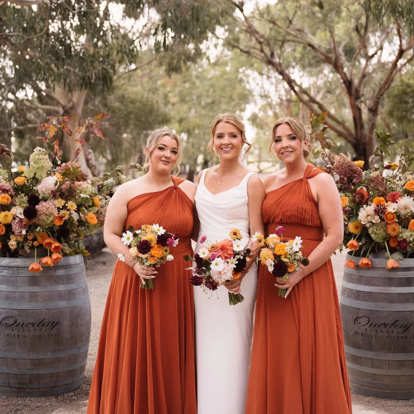 Annabel &amp; Adam - the perfect autumn day 🍁
Photos: @weddings.with.alexshore 
Venue: @onedayestatewines 
Celebrant: @lisabrowncelebrant
Catering: @sipandsavor_catering 
Hair &amp; makeup: @somethinghairandmakeup 

#weddingbouquet #autumnwedding #g