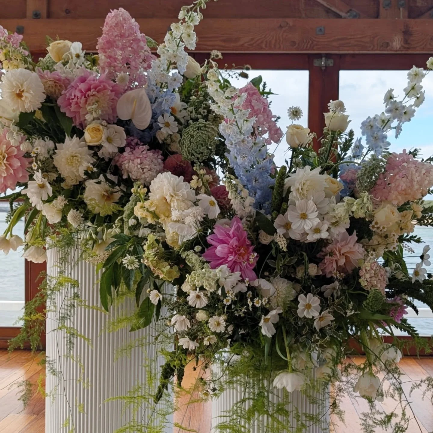 I love to be floating on the water at @weddings_at_theheads 🌊
Ceremony florals for Harriet &amp; Riley

#ceremonyflowers #weddingflowers #barwonheadswedding #geelongflorist #florist