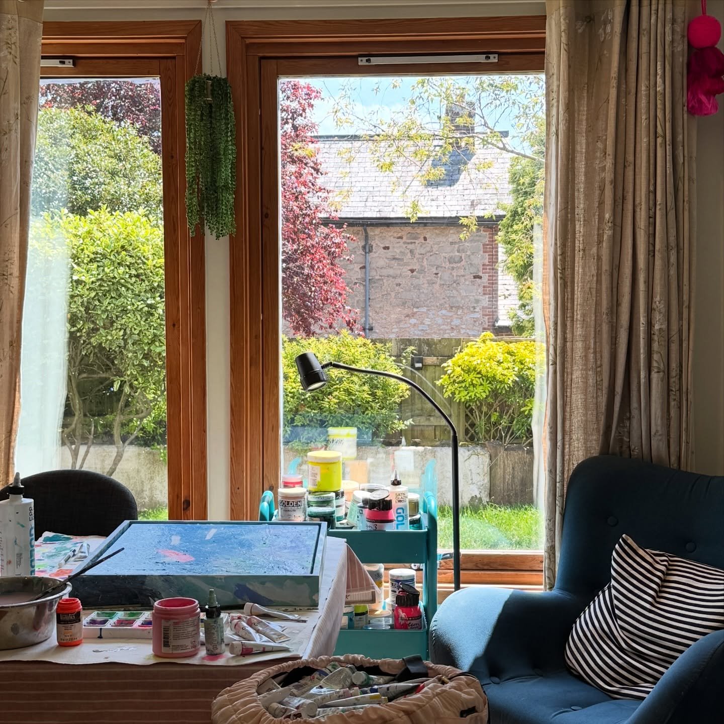 A squashy chair, an obscene amount of paint and a window looking out onto our little garden. I&rsquo;ve had more time to paint recently and I&rsquo;m really  appreciating spending time in this happy spot 💓 

#artistsstudios #artstudio #studio #homes