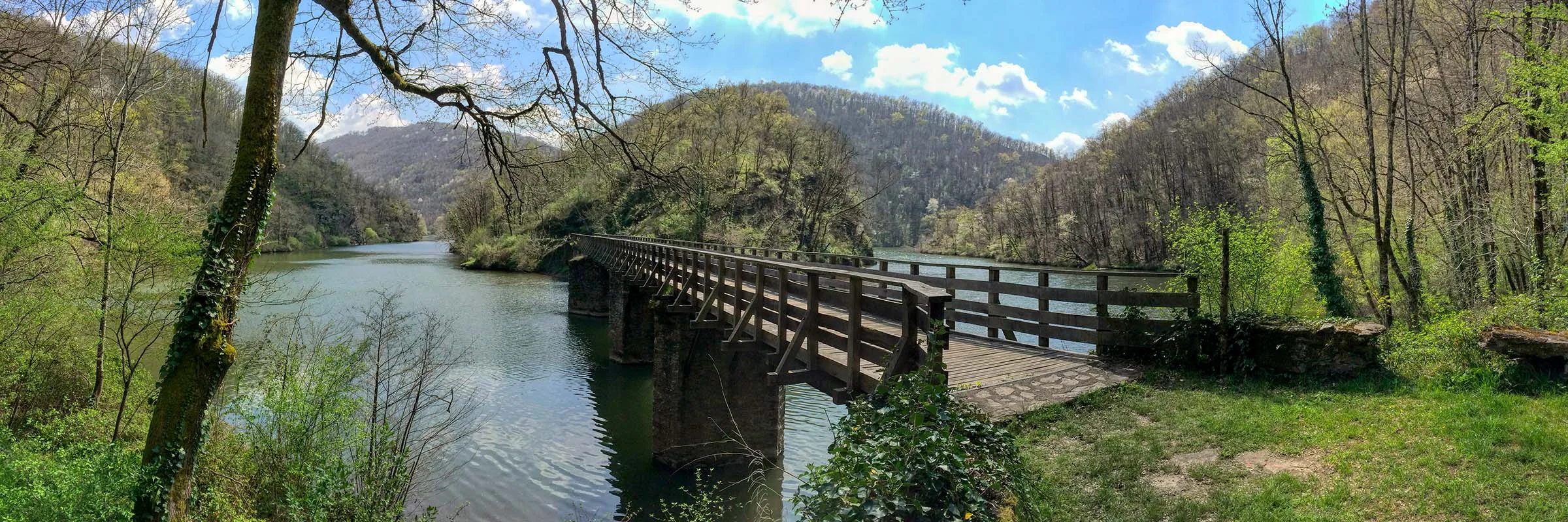 Bridge over the Viaur river near Las Planques