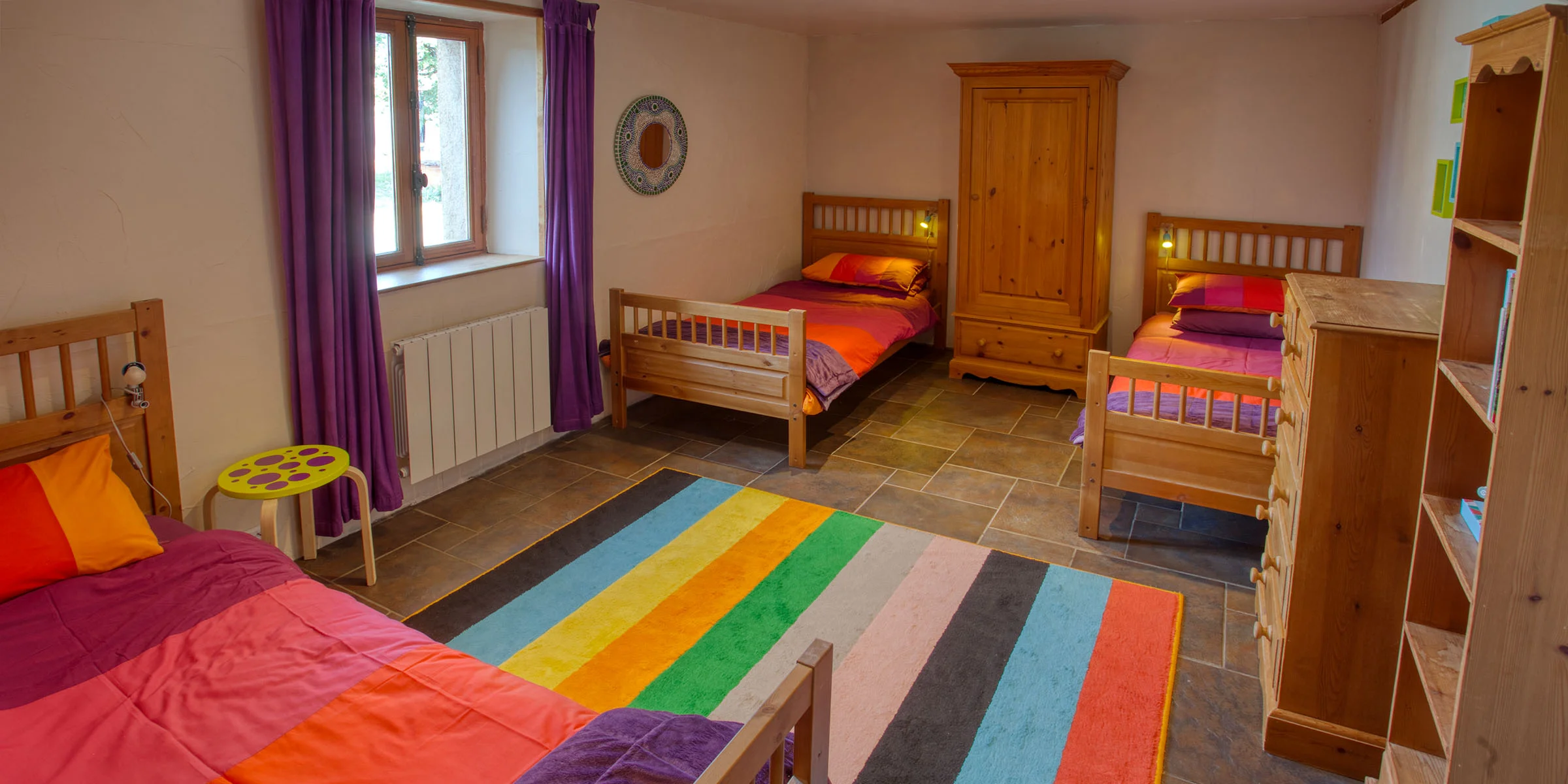 Two double bunkbeds, ideal for 4 children or young adults with plenty of space to play or just hang out.