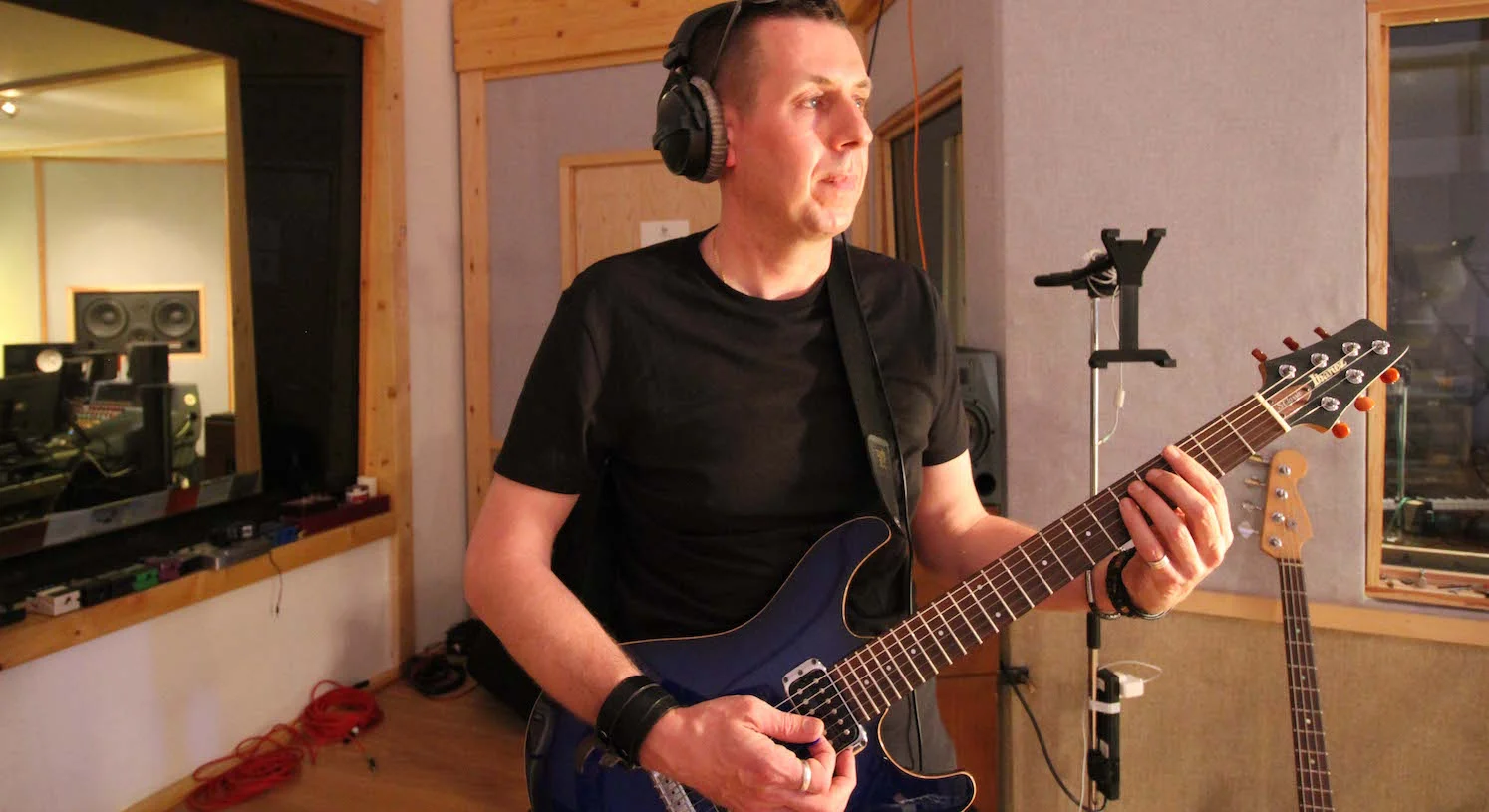 8 ways playing rhythm guitar with help your lead playing! FACT