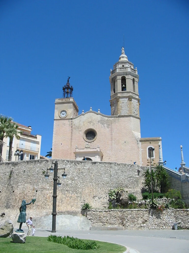 Walk from the Castle to beach, Sitges, Spain // Binaural