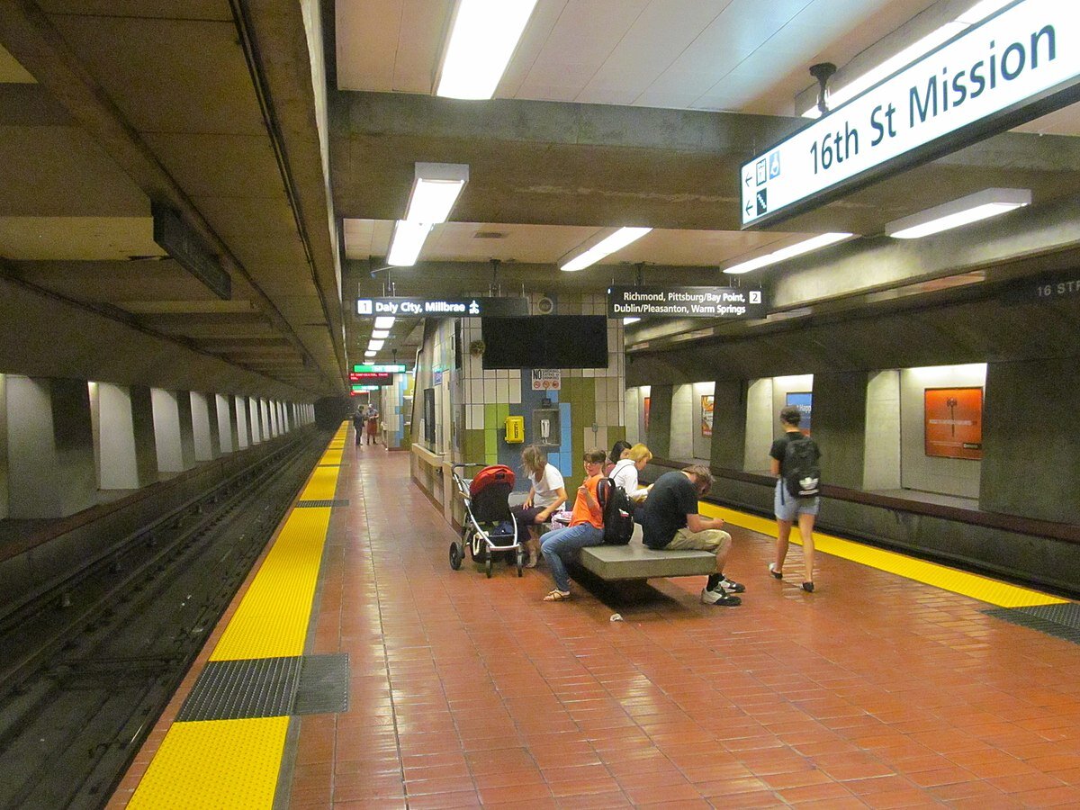 BART Mission Station, Train Approaching, San Fransisco, USA // Binaural