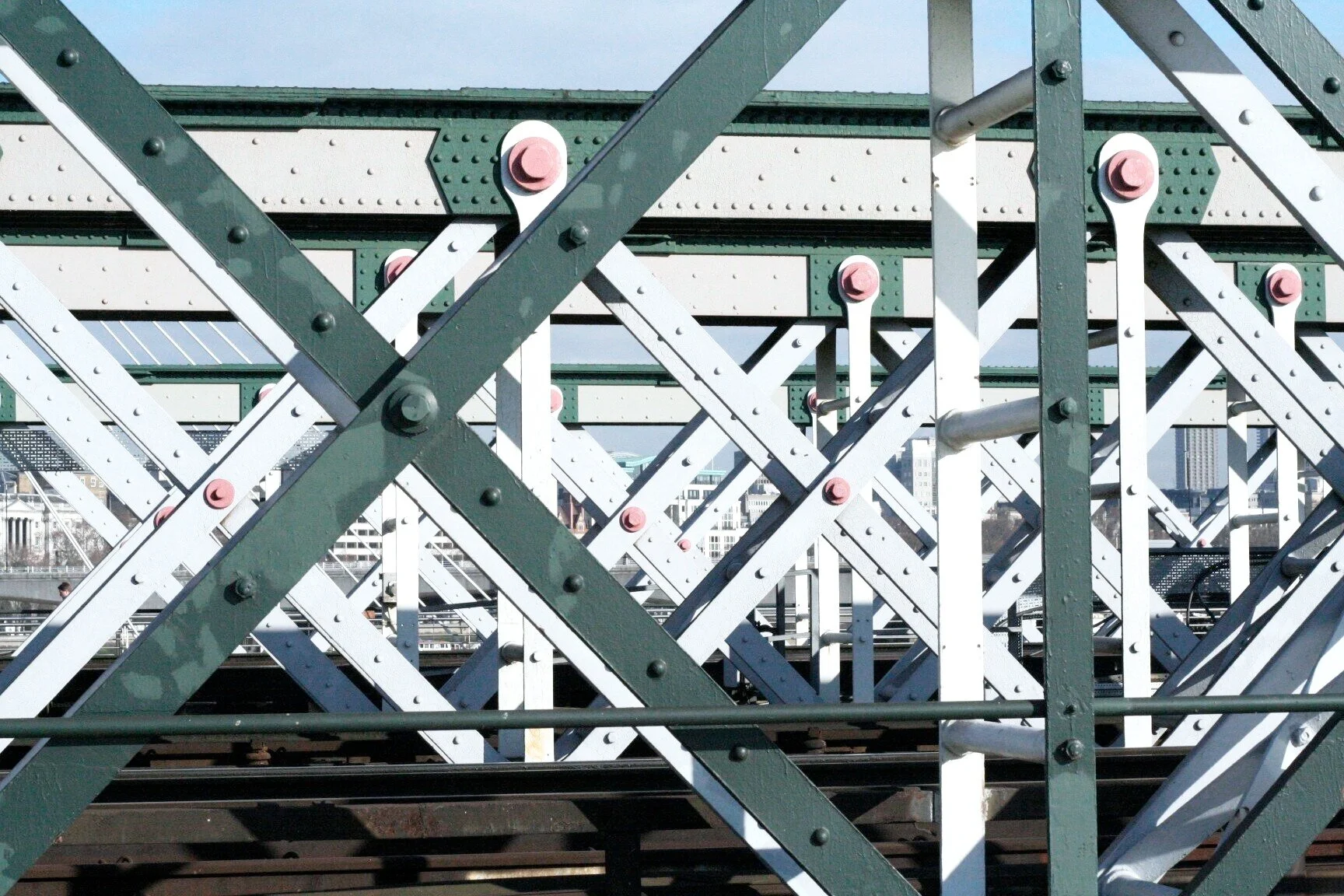 Golden Jubilee Bridge on way to Charing Cross station with close train pass - Binaural