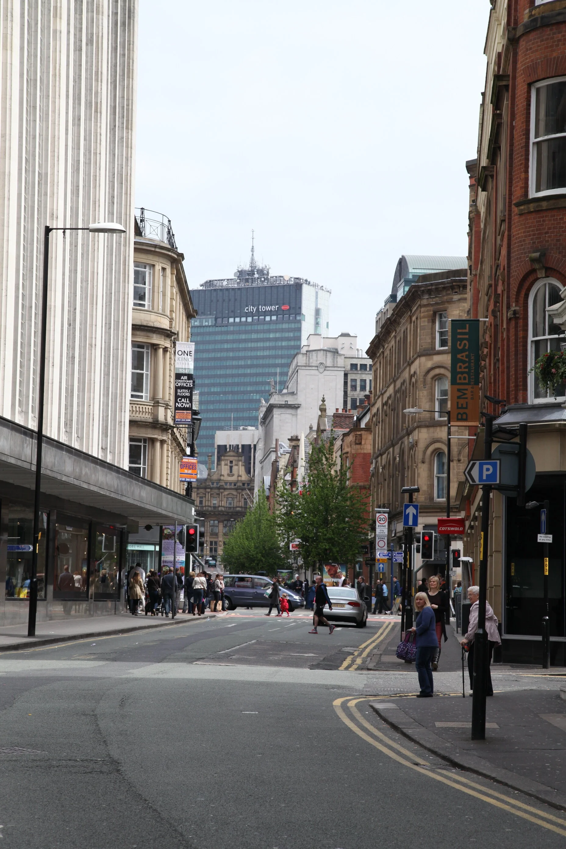 Deansgate, Manchester, Ambience, Door slams, conversation, cars driving on cobbles - Binaural
